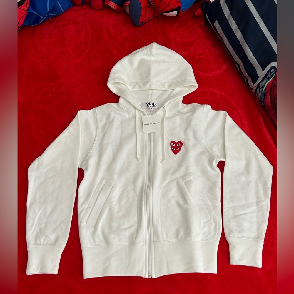 PLAY COMME DES GARÇONS
Hooded Sweatshirt with Double Red Heart